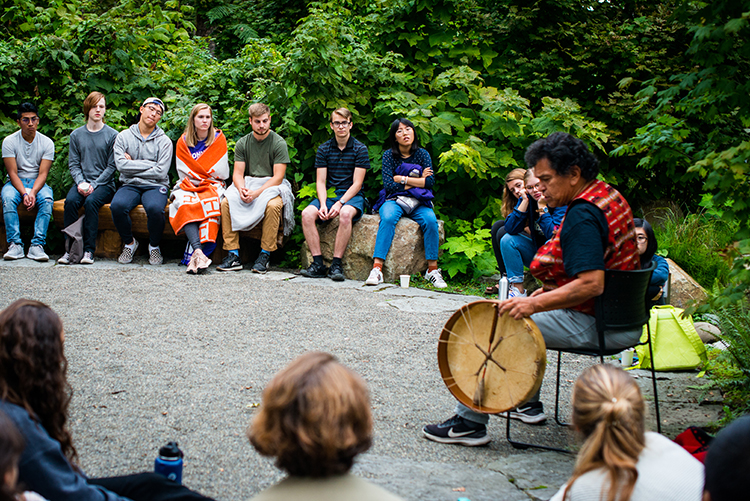 AIS lecturer Roger Fernandes telling stories outside the Intellectual House as part of a UW Dawg Daze event.