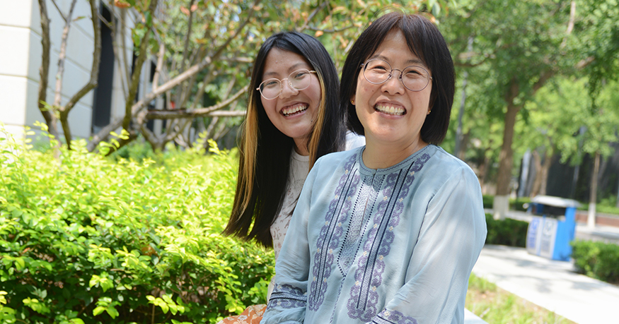 Simona Liao with her mother