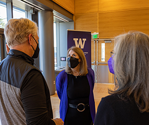 Cathy Davidson meets with faculty at the UW.