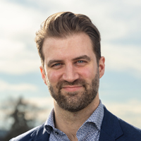 Headshot of Damian Peterson