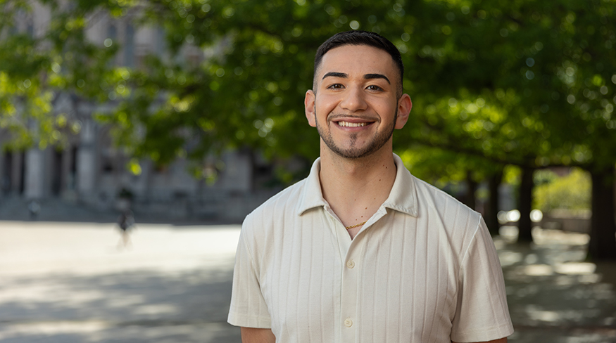 Portrait photo of Edgar Quiroz Sanchez on UW campus