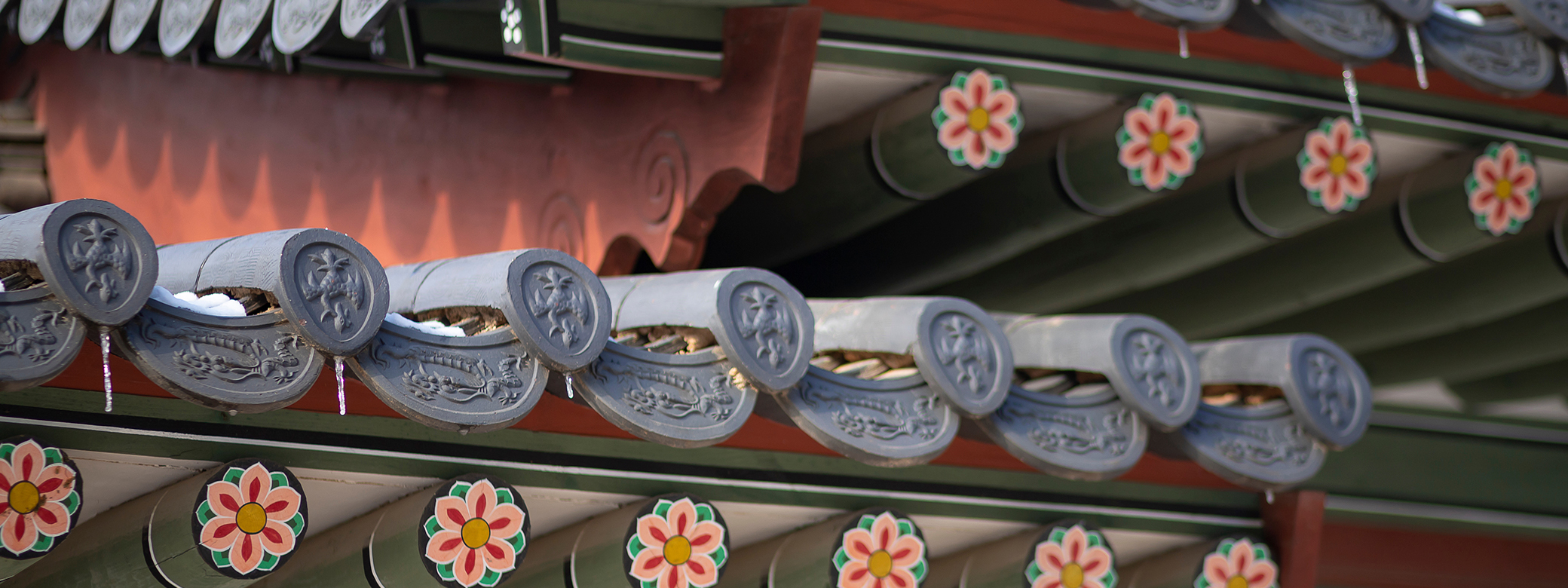 Close up of colorfully decorated Korean rooftop.