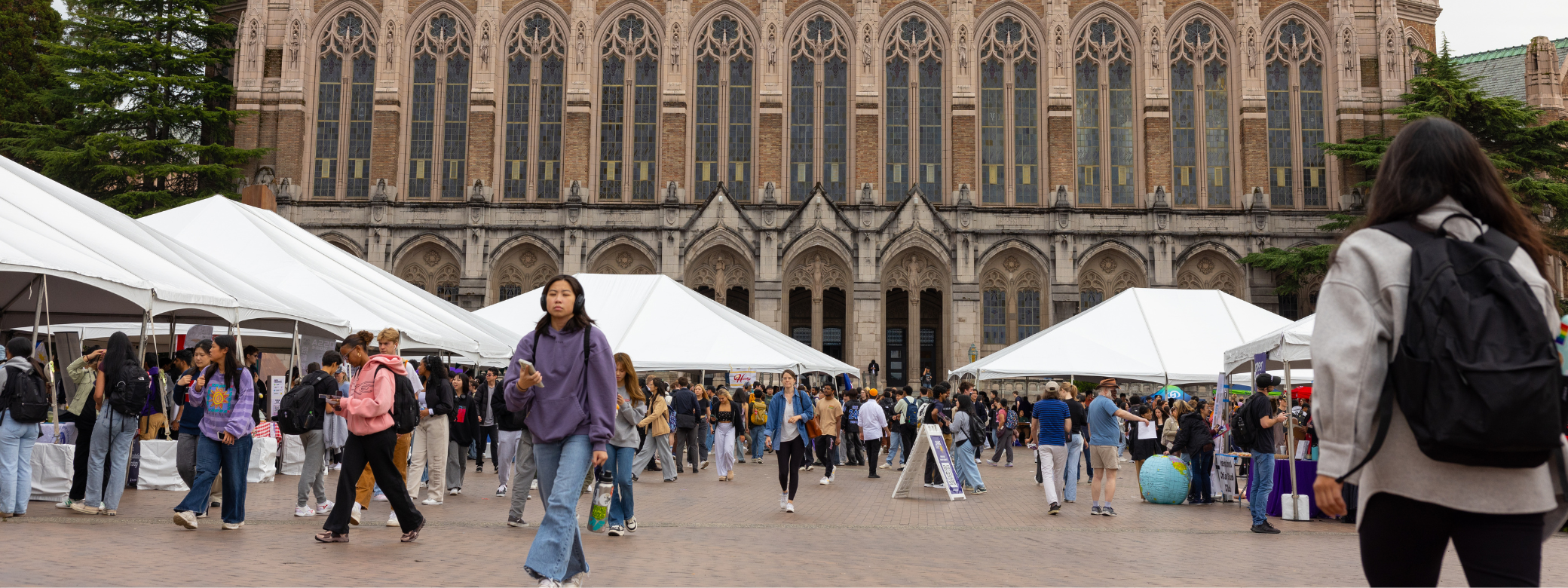 Students attending Dawg Daze on Red Square