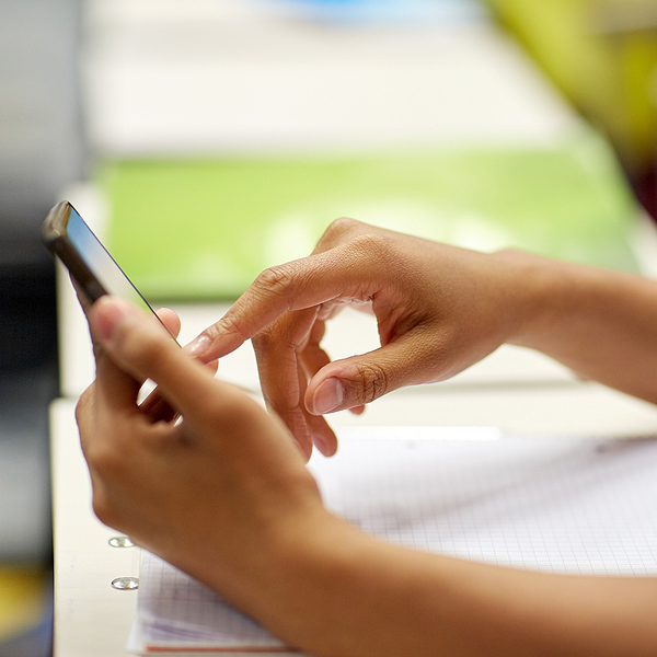 hand tapping on a cellphone