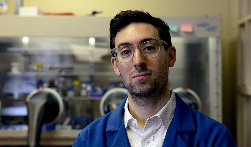 Photo of Matthew Golder in his UW chemistry lab. 
