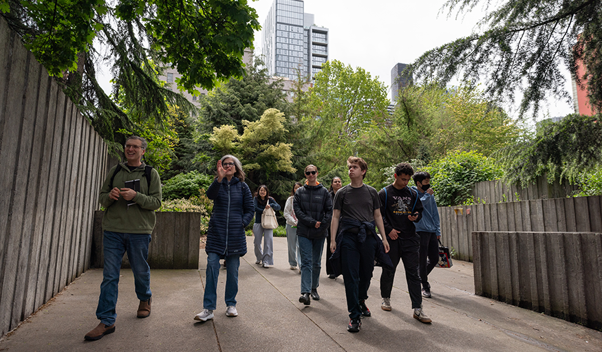Dean Dianne Harris and Professor Anis Bawarshi lead a group of students on an exploration of downtown Seattle.